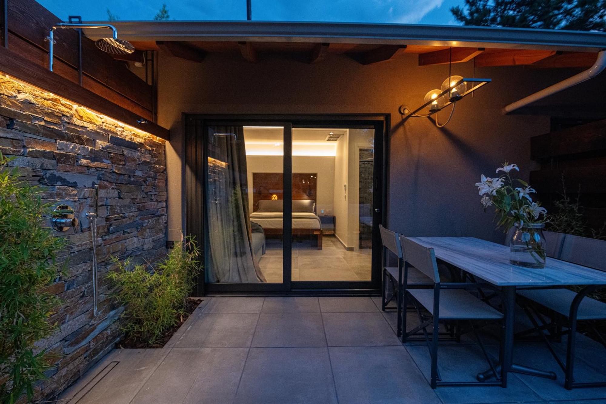 Sylvia Camping & Luxury Suites, Panel Hospitality Homes & Villas 리토코론 외부 사진